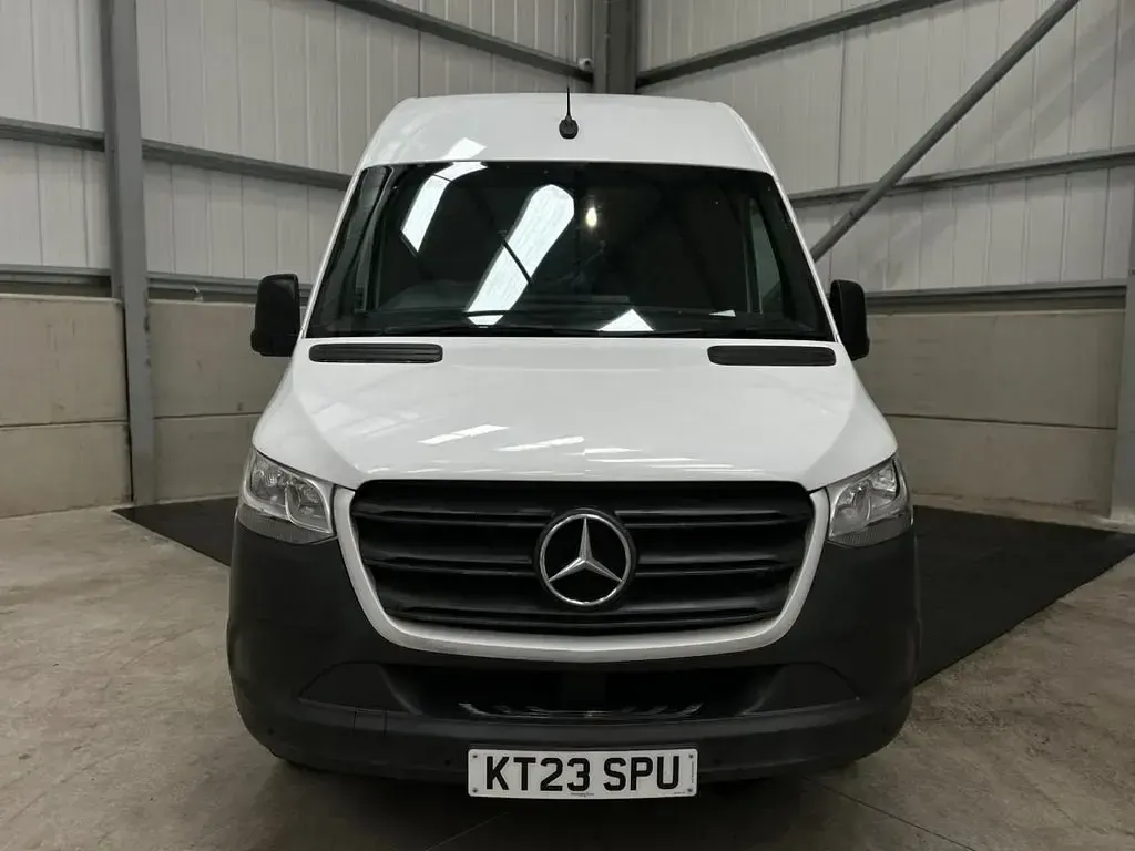 Używany Mercedes Sprinter Premium 150 KM (110 kW) 2023 Biały Van