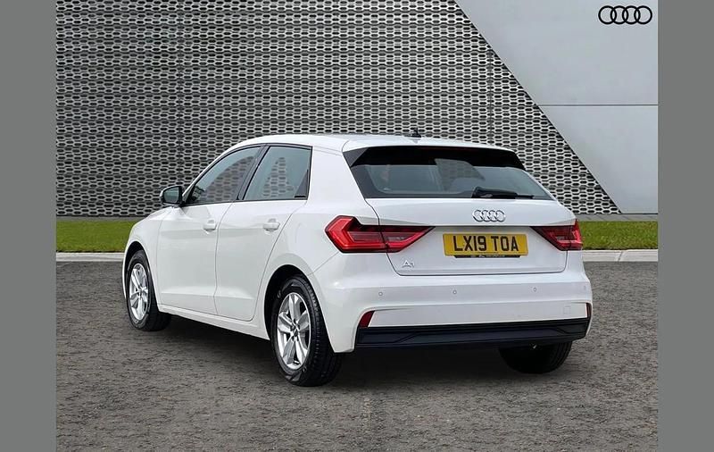 Used Audi A1 Design 113 HP (83 kW) 2019 White SUV