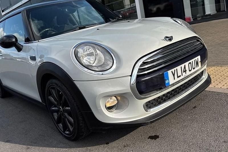 White silver Used 2014 Mini Cooper D Chili Hatchback | £5,675 (Fair price) - Image 1/1