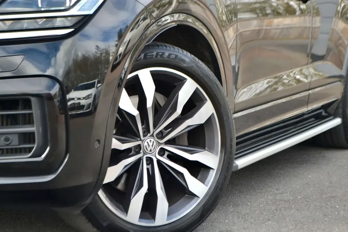 Used VW Touareg R-line 340 HP (250 kW) 2019 Black SUV