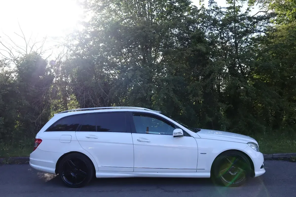 Used Mercedes C180 156 HP (114 kW) 2009 White Estate