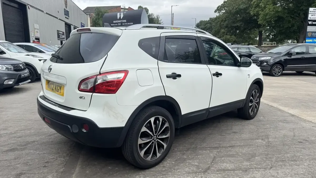 Used Nissan Qashqai N-TEC 2012 White SUV