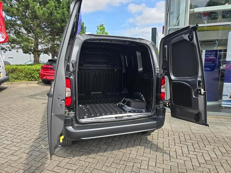 Used Vauxhall Combo 98 kW (134 HP) 2024 Grey