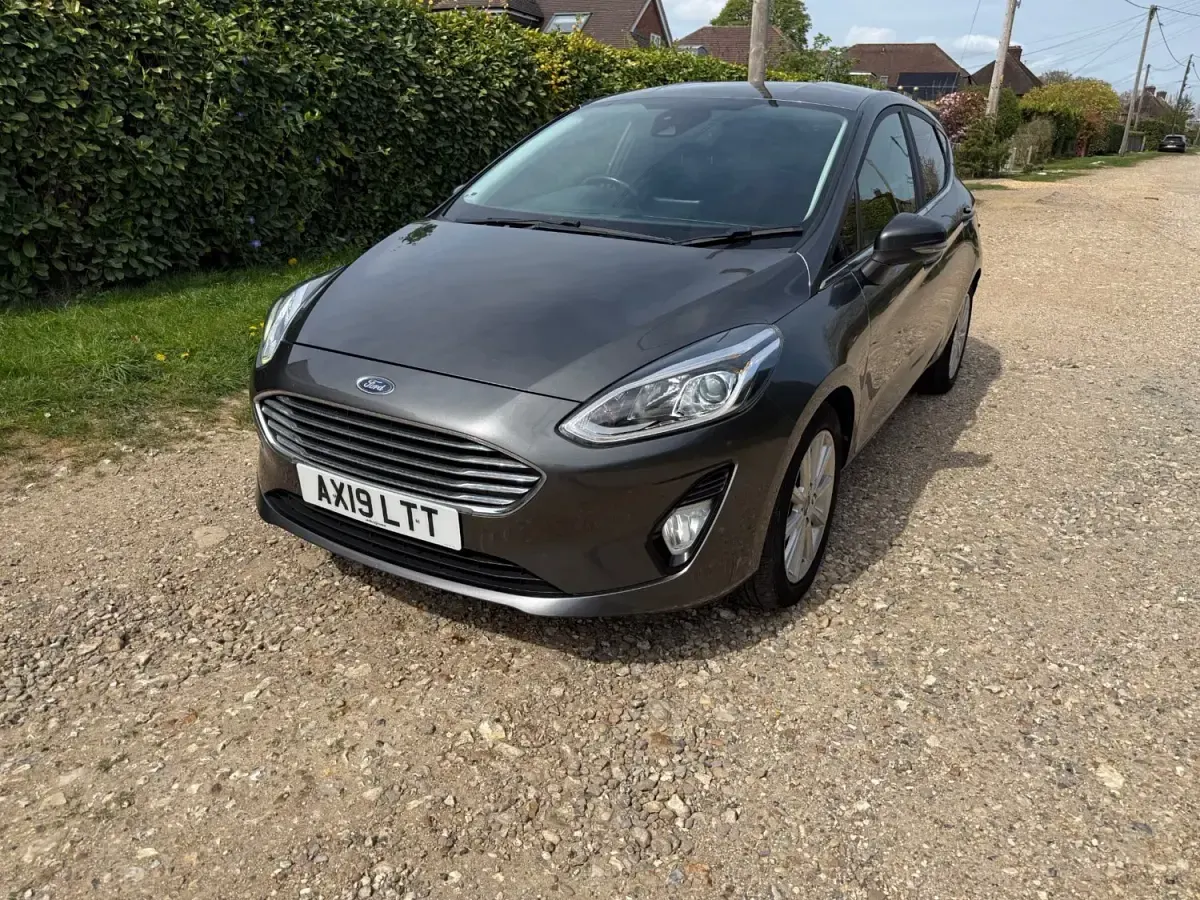 Begagnad Ford Fiesta Titanium 120 HK (88 kW) 2019 Grå Halvkombi