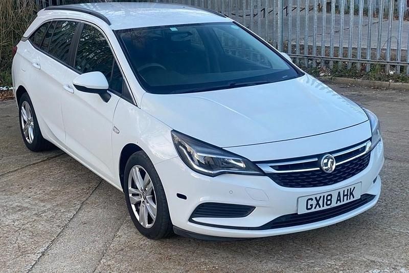 White Used 2018 Vauxhall Astra Design Edition Estate | £3,250 (Good price) - Image 1/1