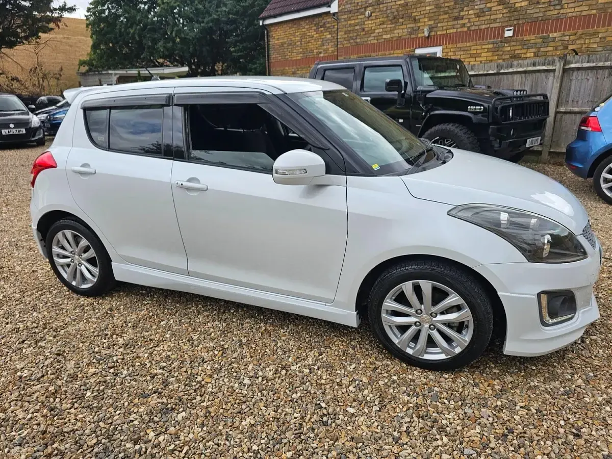 Used Suzuki Swift SZ4 94 HP (69 kW) 2015 White Hatchback