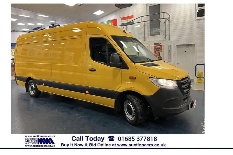 Used Mercedes Sprinter Progressive 143 HP (105 kW) 2020 Yellow Van