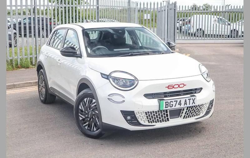 White Used 2024 Fiat 600 Red SUV | £26,050 - Image 1/4