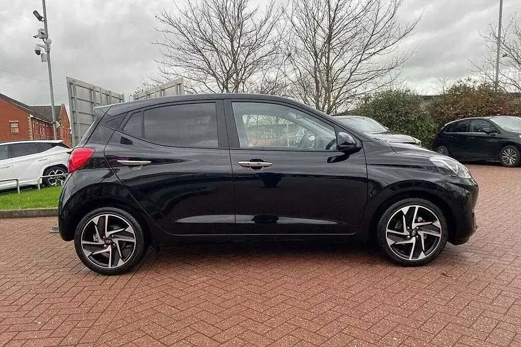 Used Hyundai i10 Premium 79 HP (58 kW) 2025 Phantom black Hatchback