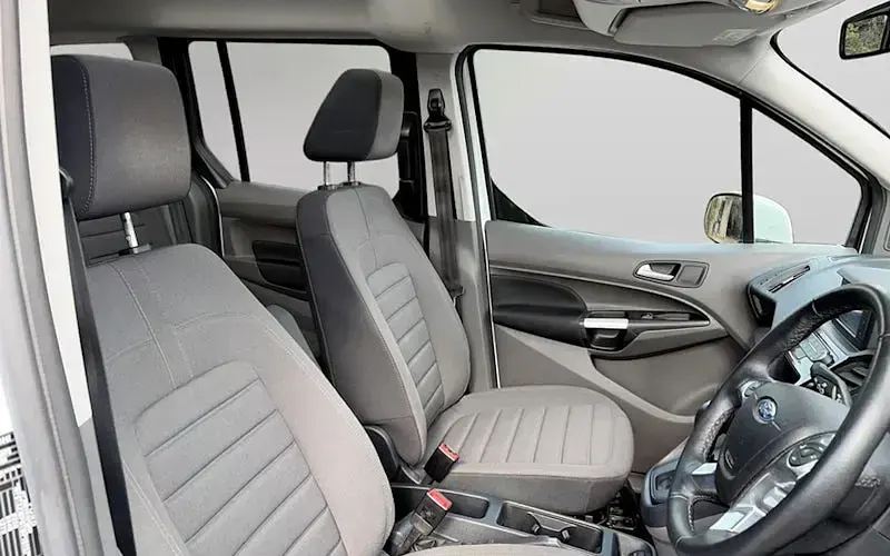 Used Ford Tourneo Connect Titanium 120 HP (88 kW) 2021 White MPV