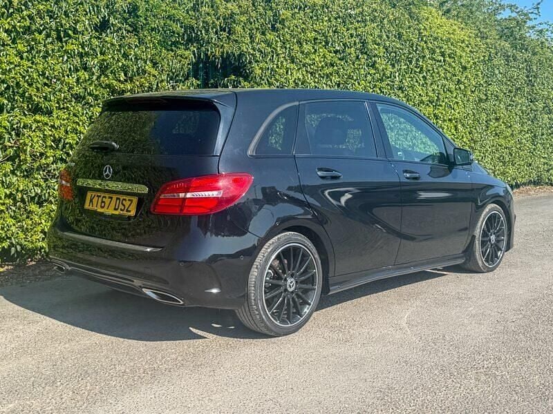 Usado Mercedes B200 AMG line 136 HP (100 kW) 2018 Preto Monovolume