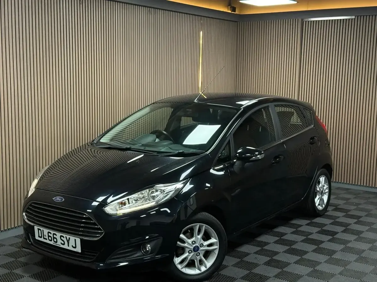 Used Ford Fiesta Zetec 82 HP (60 kW) 2016 Black Hatchback