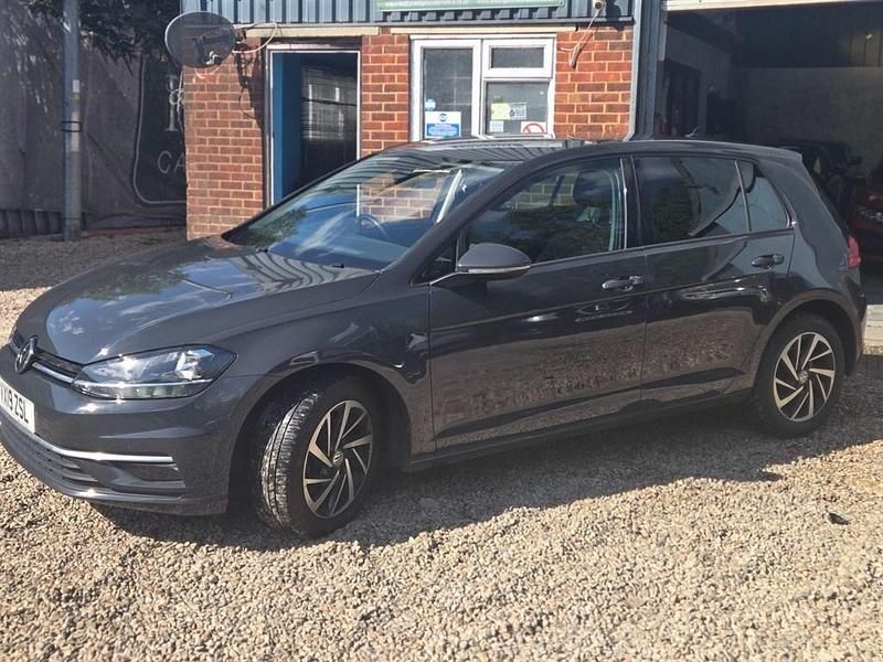 Begagnad VW Golf VII Match 2019 Grå Halvkombi