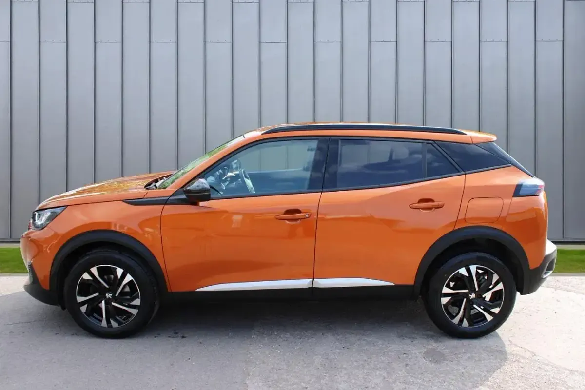Second-hand Peugeot 2008 Allure+ 100 CP (73 kW) 2023 Portocaliu SUV