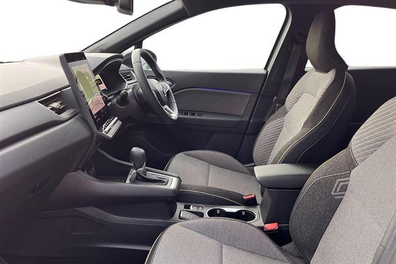 Used Renault Captur Techno 143 HP (105 kW) 2024 Ceramic grey SUV