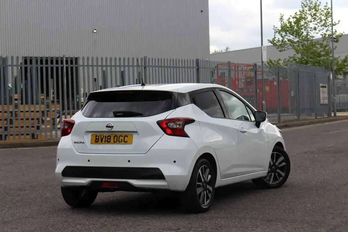 Used Nissan Micra N-Connecta 90 HP (66 kW) 2018 White Hatchback