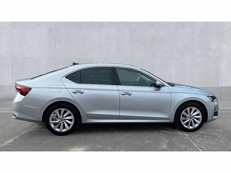 Usado Skoda Octavia SE L 150 CV (110 kW) 2025 Plateado Utilitario
