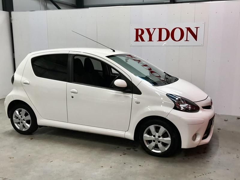 White Used 2013 Toyota Aygo Hatchback | £4,695 (A bit pricey) - Image 1/4