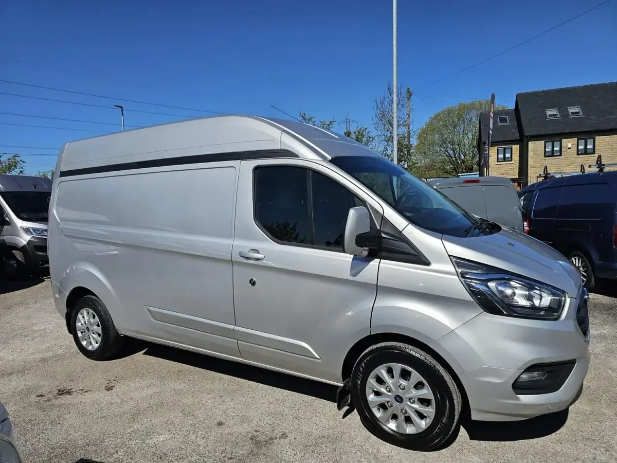 Used Ford Transit Custom Limited 130 HP (95 kW) 2019 Silver Van