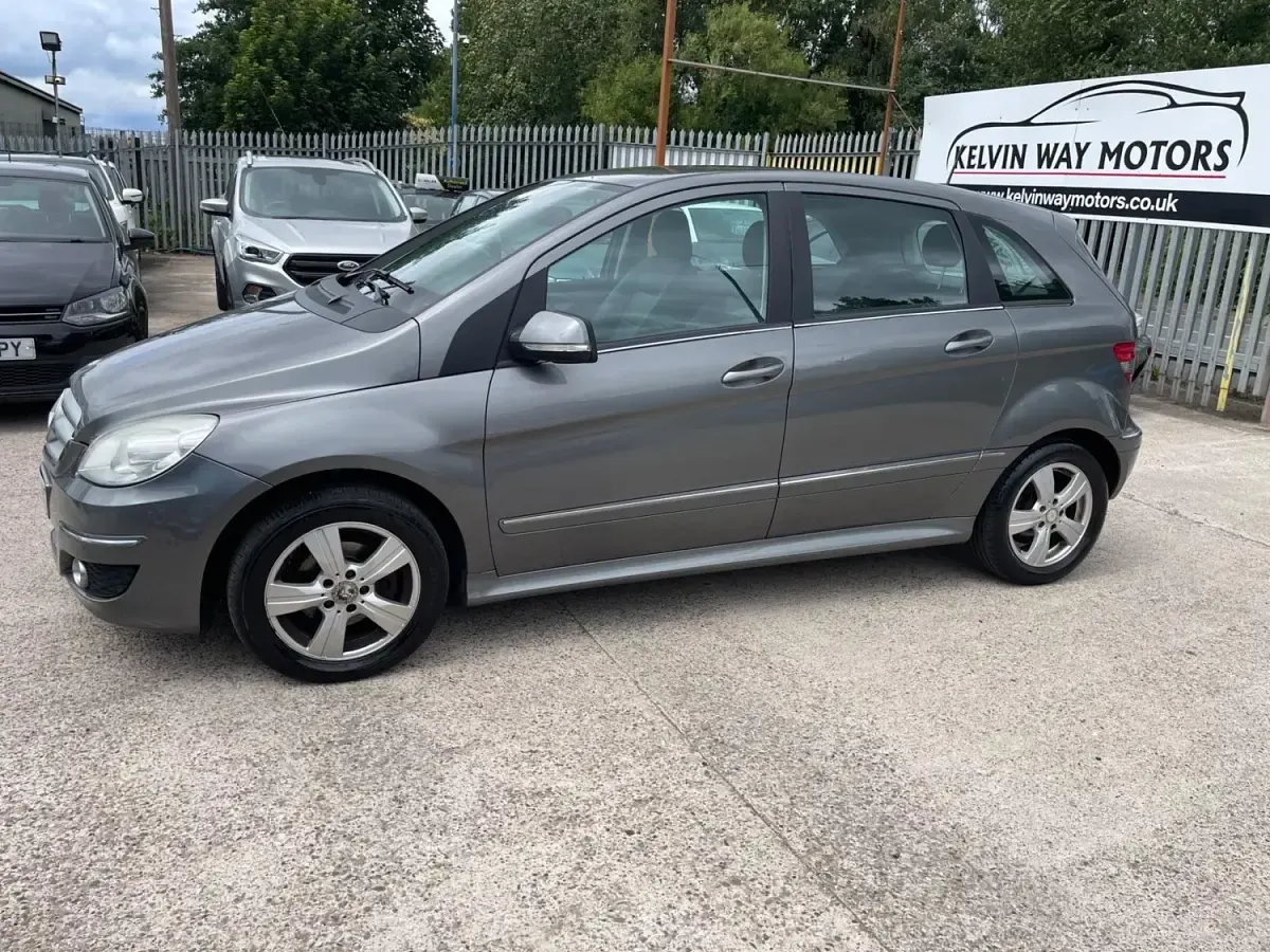 Begagnad Mercedes B180 SE 2010 Grå Minibuss