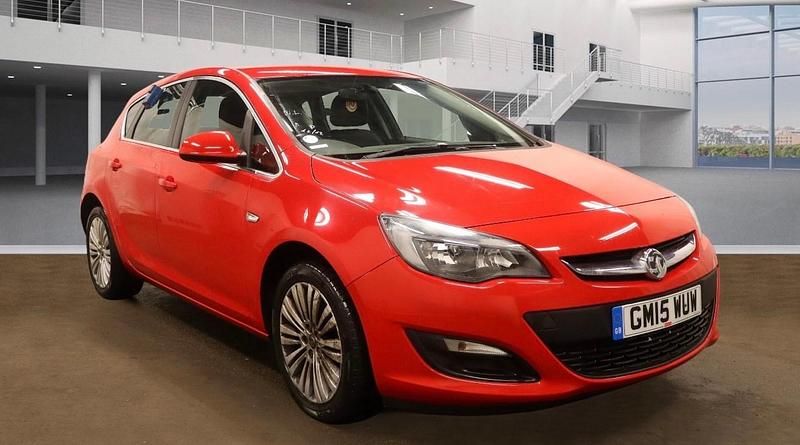 Red Used 2015 Vauxhall Astra Excite Hatchback | £1,995 (Good price) - Image 1/4