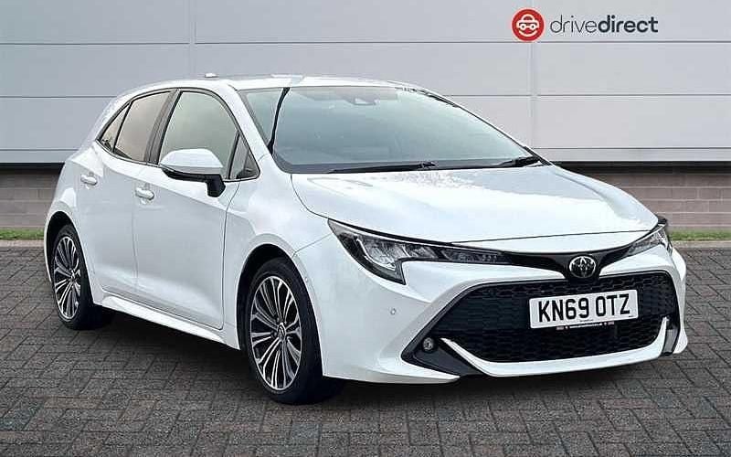 Used Toyota Corolla Design 116 HP (85 kW) 2019 White Hatchback