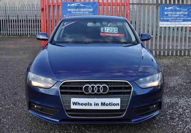 Begagnad Audi A4 150 HK (110 kW) 2014 Blå Sedan