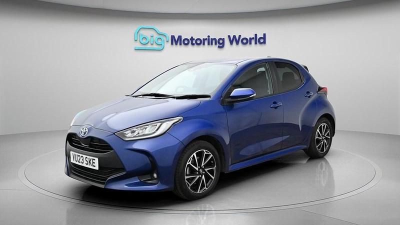 Used Toyota Yaris Hybrid Design 116 HP (85 kW) 2023 Blue Hatchback