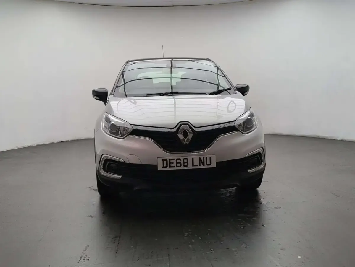 Used Renault Captur Play 90 HP (66 kW) 2018 Silver/black SUV