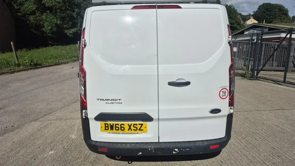 Used Ford Transit Custom 105 HP (77 kW) 2016 White Van