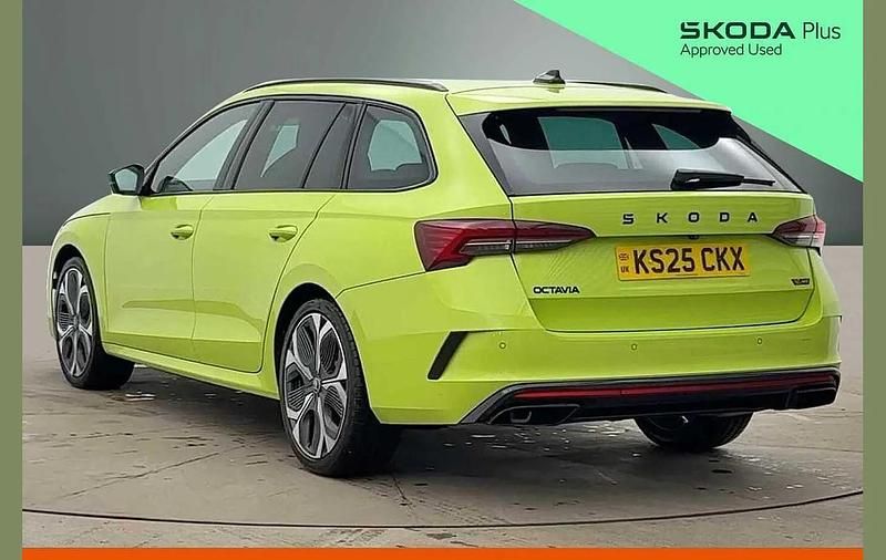 Used Skoda Octavia vRS 265 HP (194 kW) 2025 Hyper green Estate