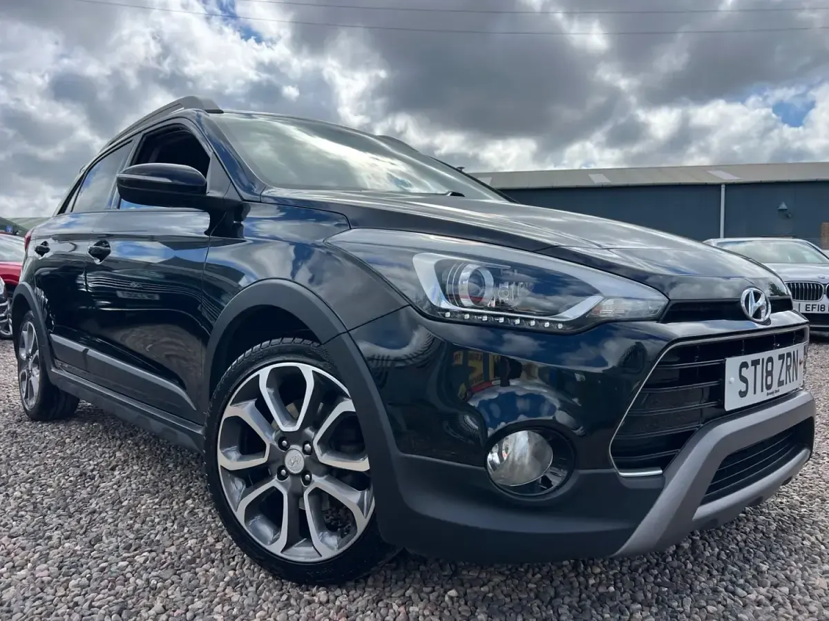 Usado Hyundai i20 Active 2018 Negro Utilitario