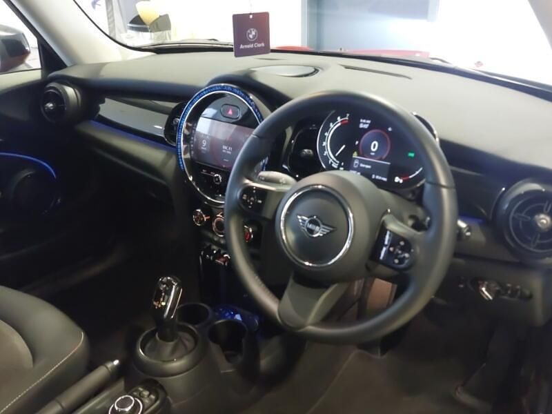 Used Mini Cooper Classic 134 HP (98 kW) 2021 Red Hatchback