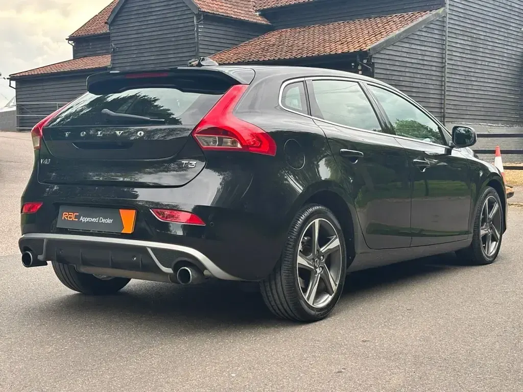 Used Volvo V40 R-Design 152 HP (111 kW) 2016 Black Hatchback