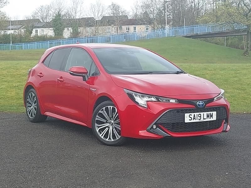Used Toyota Corolla Design 122 HP (89 kW) 2019 Red Hatchback
