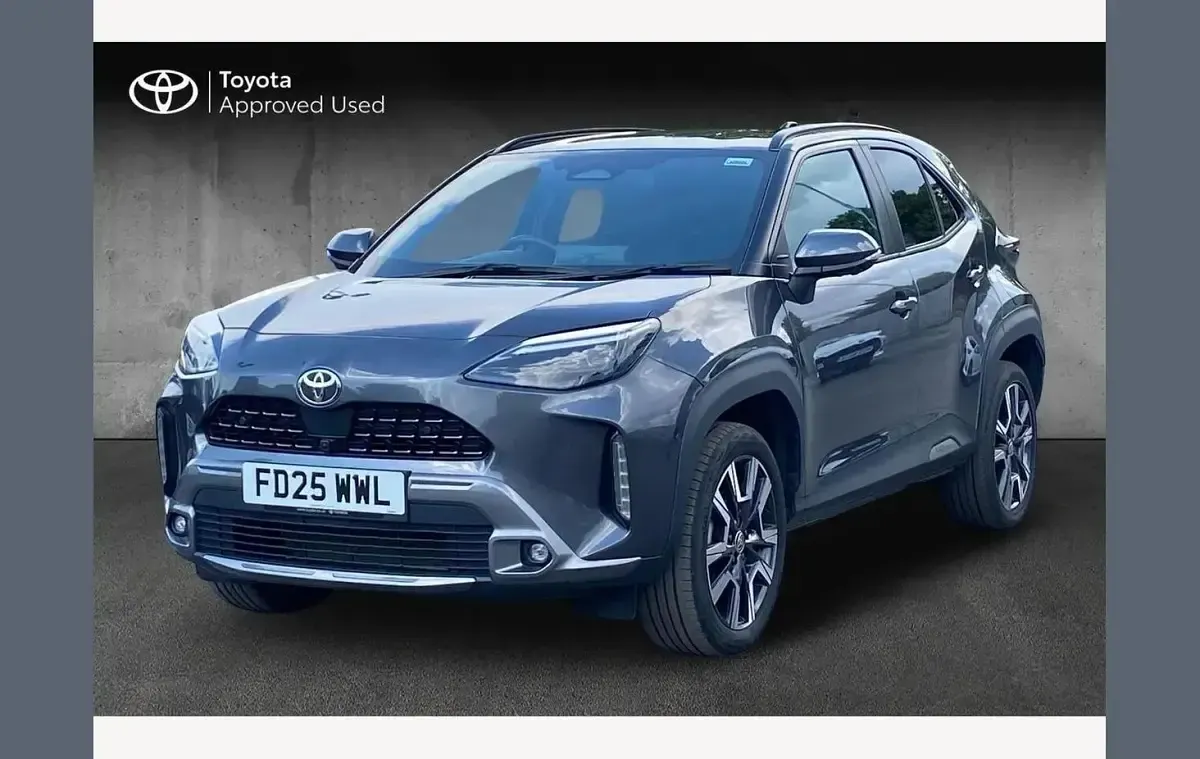 Used Toyota Yaris Cross 128 HP (94 kW) 2025 Decuma grey SUV