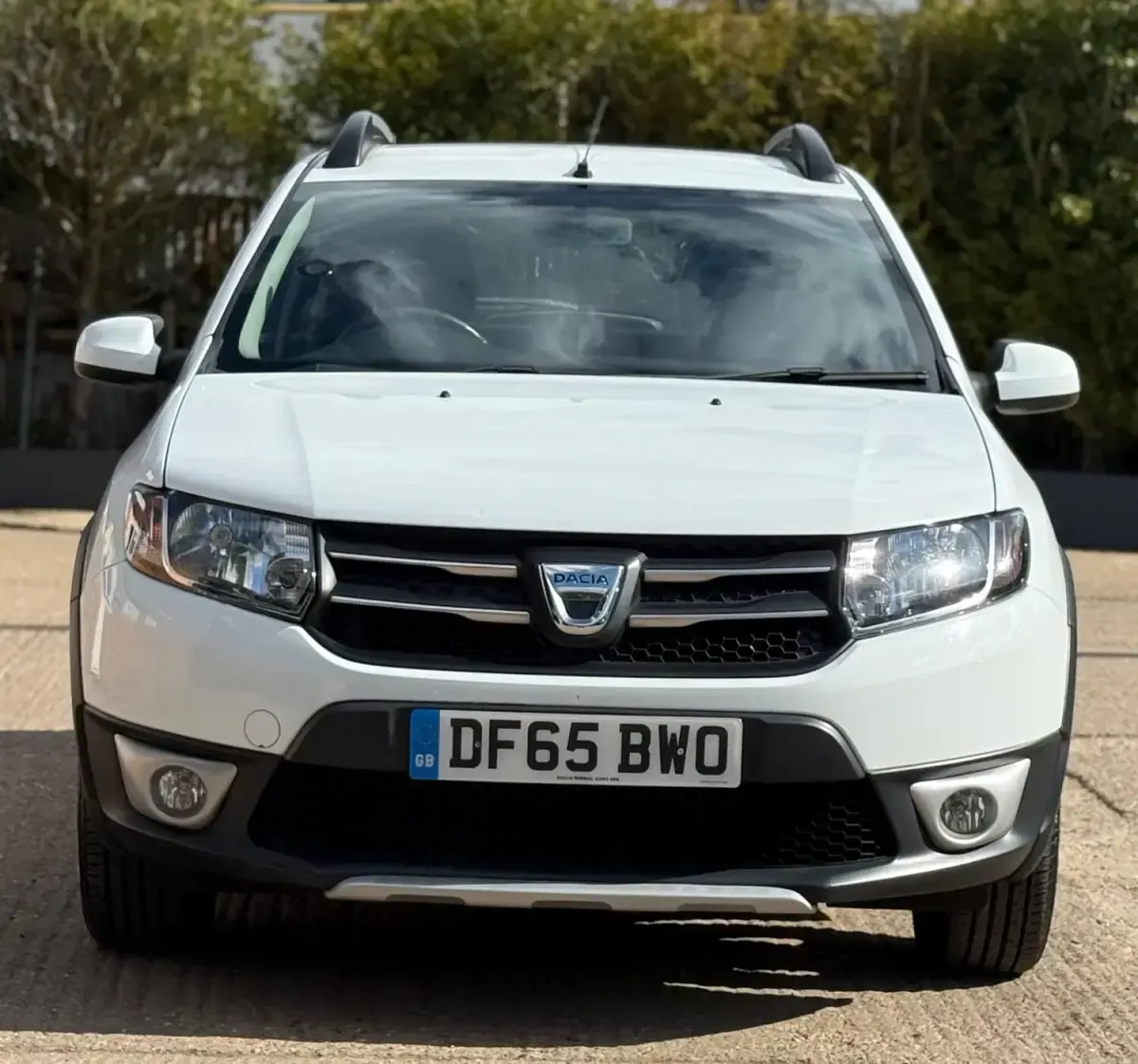 Second-hand Dacia Sandero Lauréate 90 CP (66 kW) 2015 Alb Hatchback