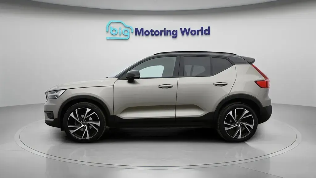Usado Volvo XC40 R-Design Pro 163 CV (119 kW) 2022 Gris SUV
