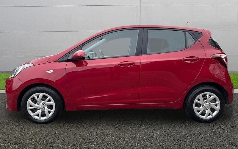 Used Hyundai i10 SE 67 HP (49 kW) 2019 Red Hatchback