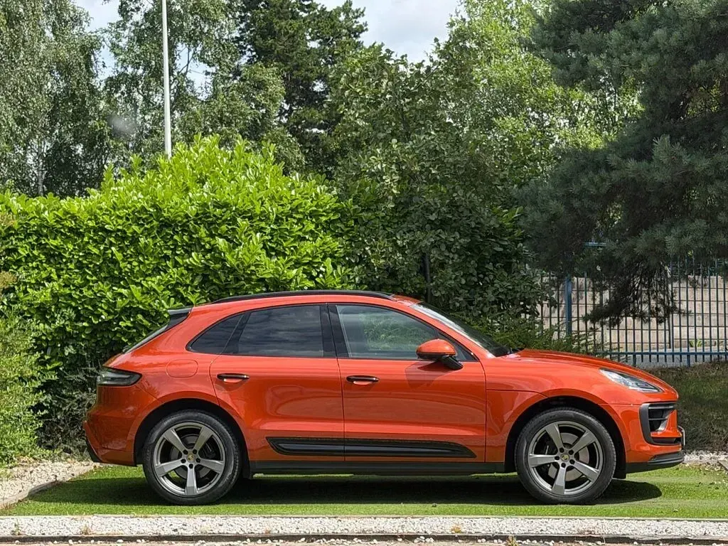 Used Porsche Macan 380 HP (279 kW) 2022 Orange SUV