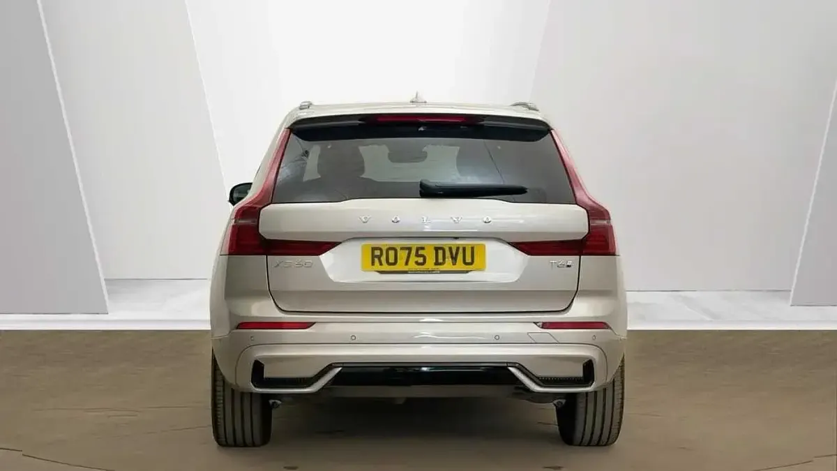 Used Volvo XC60 Plus 345 HP (253 kW) 2025 Gold SUV