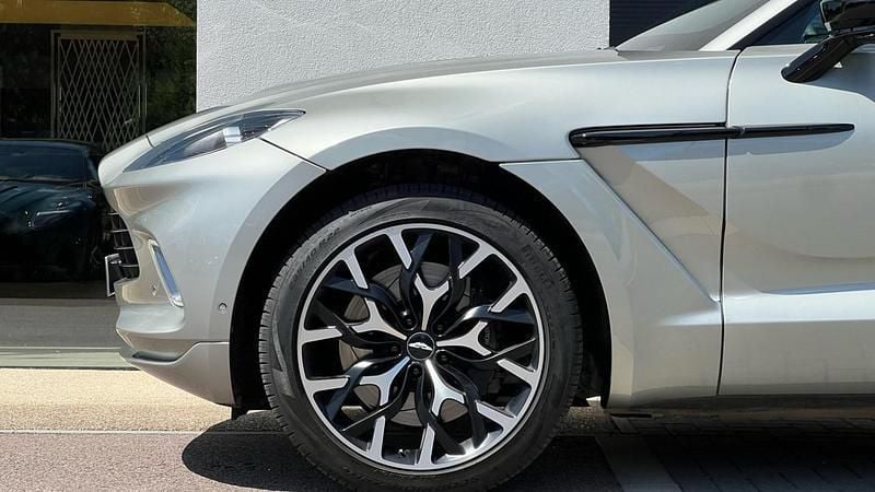 Used Aston Martin DBX 550 HP (404 kW) 2021 Silver SUV