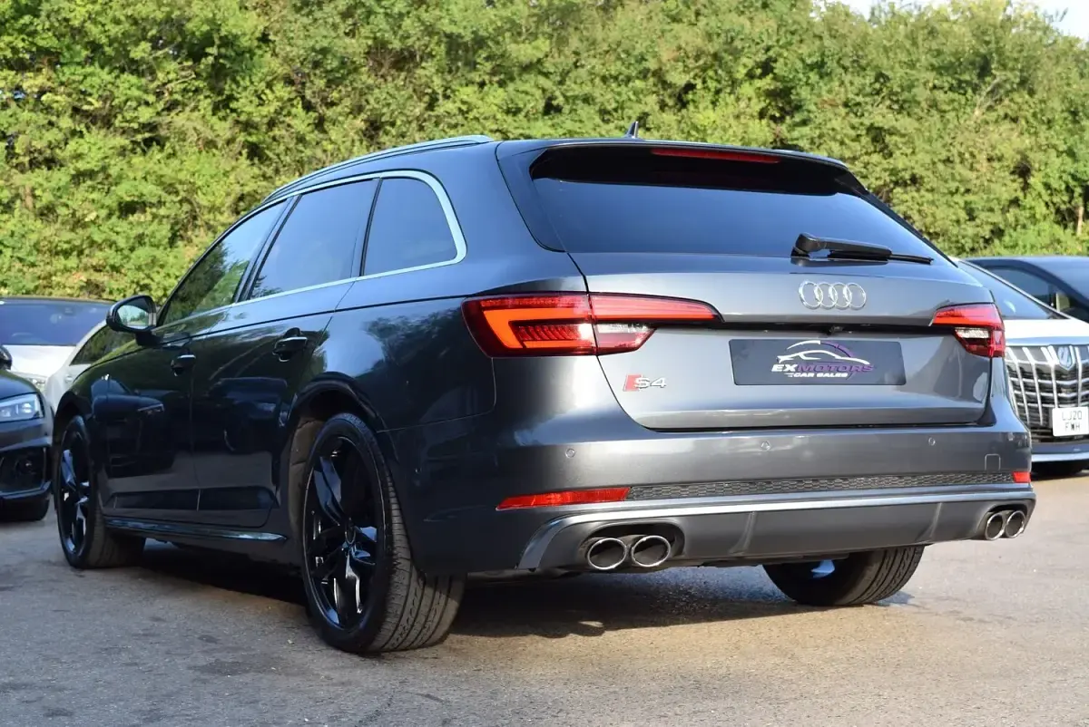 Used Audi S4 S-Line 354 HP (260 kW) 2017 Metallic dark grey Estate