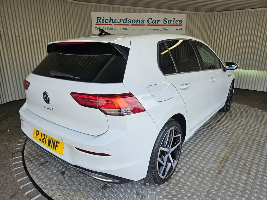 Used VW Golf VII Style 150 HP (110 kW) 2021 White Hatchback