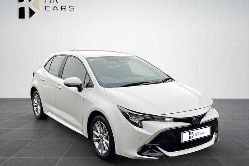 Used Toyota Corolla 140 HP (102 kW) 2023 White Hatchback