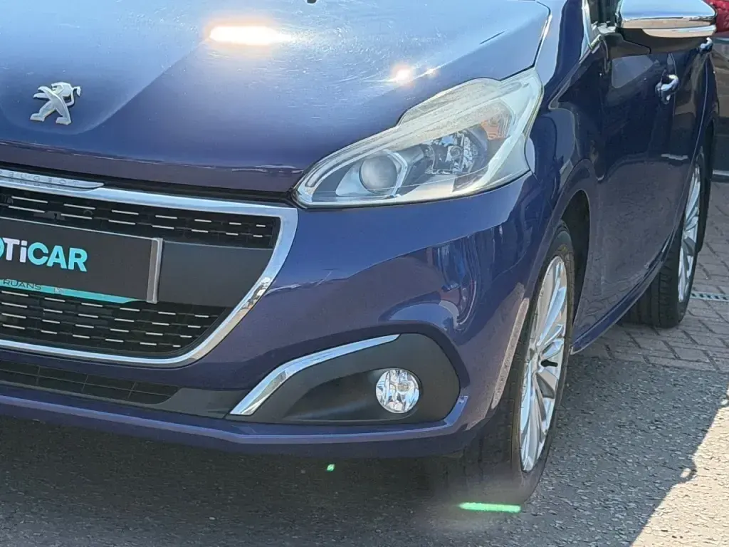 Used Peugeot 208 Allure 82 HP (60 kW) 2015 Blue Hatchback