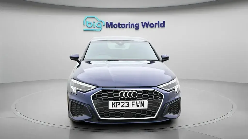 Begagnad Audi A3 Sportback S-Line 150 HK (110 kW) 2023 Blå Halvkombi