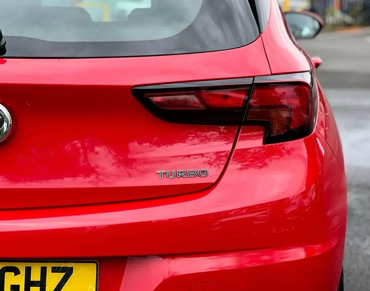 Used Vauxhall Astra SRi 150 HP (110 kW) 2017 Red Hatchback