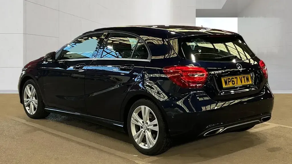 Used Mercedes A160 Executive 102 HP (75 kW) 2018 Cavansite blue Hatchback