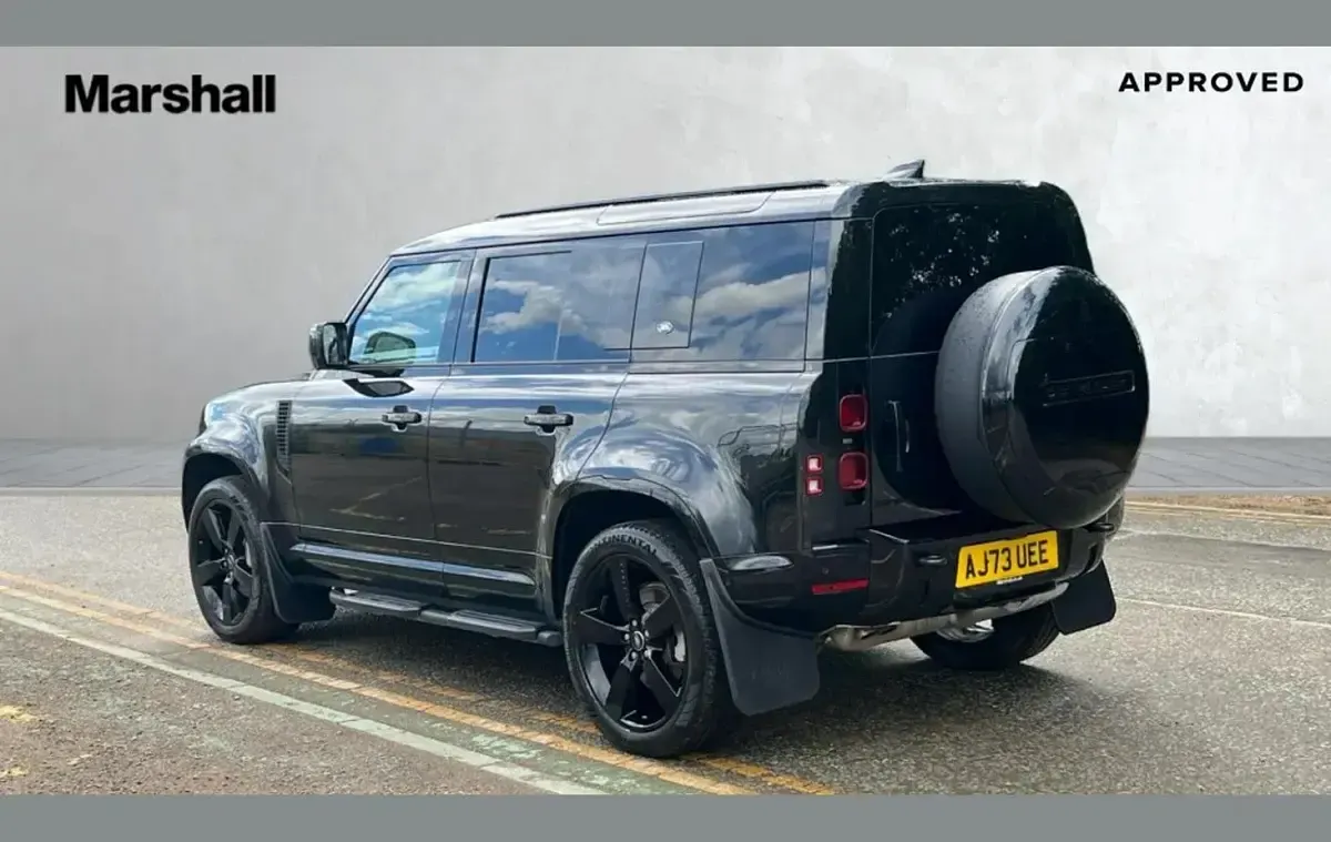 Used Land Rover Defender HSE Dynamic 300 HP (220 kW) 2024 Metallic  santorini black SUV